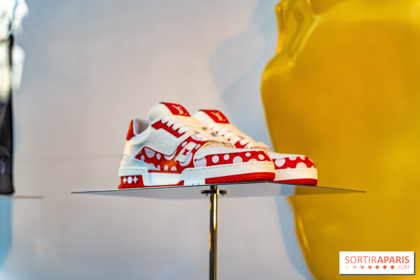 Yayoi Kusama chez Louis Vuitton sur les Champs-Elysées - photos 