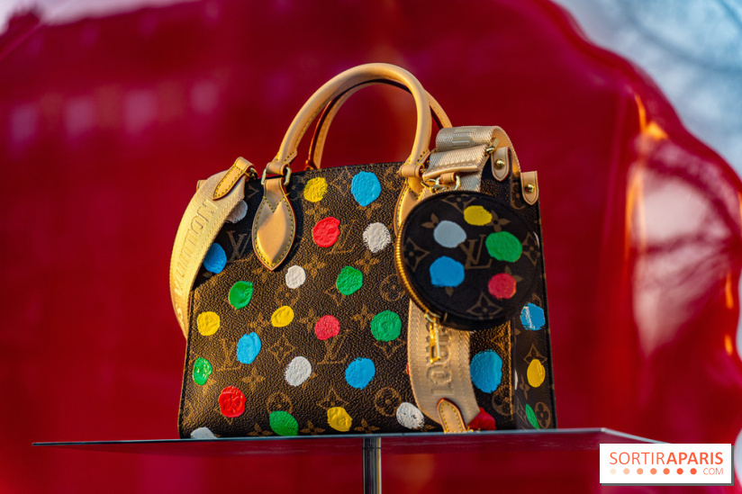Yayoi Kusama chez Louis Vuitton sur les Champs-Elysées - photos 