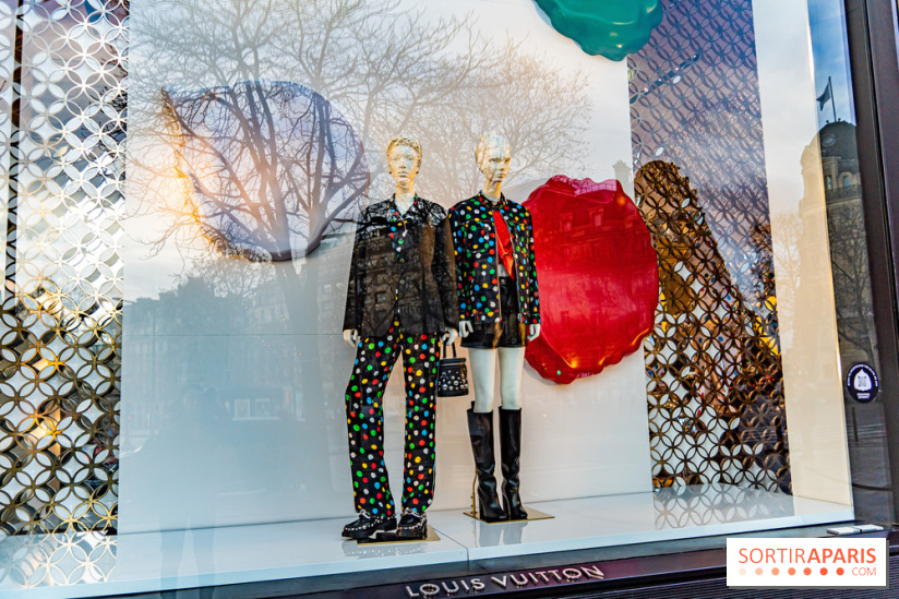 Yayoi Kusama chez Louis Vuitton sur les Champs-Elysées - photos 