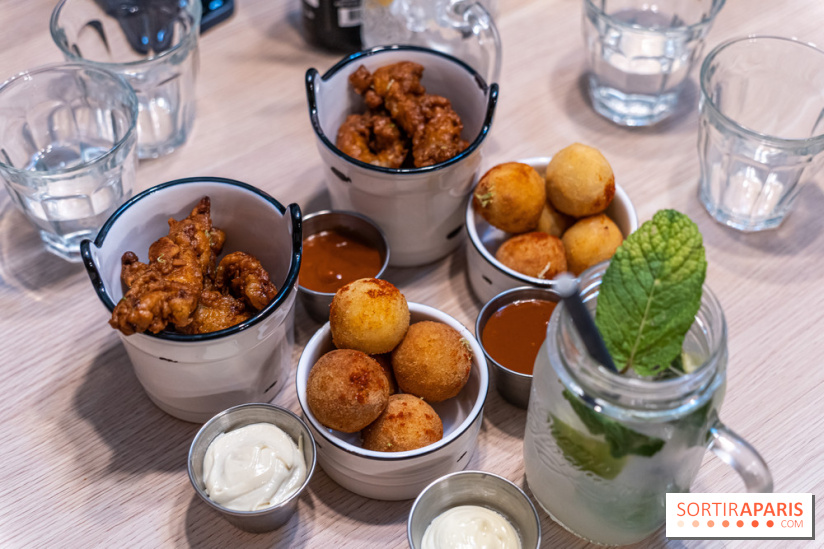 Jòia Bun - restaurant de burgers - Hélène Darroze -  croquetas fourrées aux macaronis au fromage - poulet frit