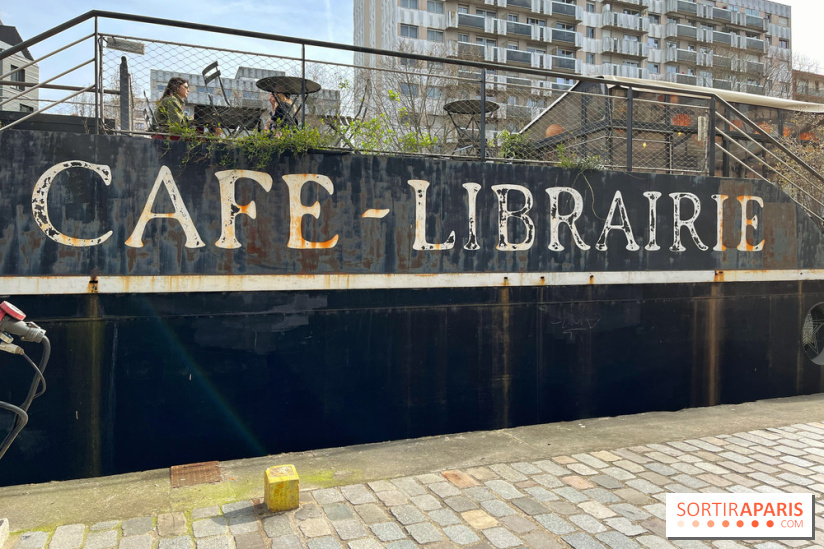 L'eau et les rêves, la péniche-librairie botanique sur le Canal de l’Ourcq