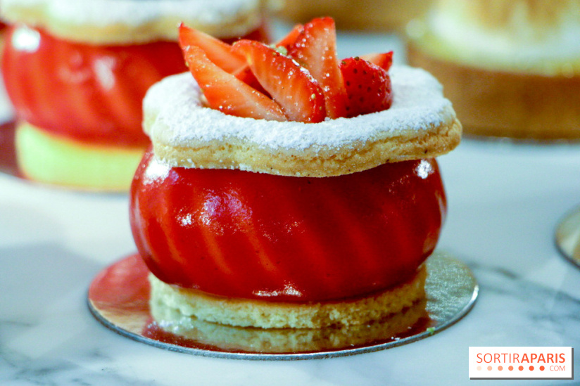 Butterfly Pâtisserie de Matthieu Carlin à l'Hôtel de Crillon - Charlotte aux Fraises et à la Fleur d'Oranger (1)