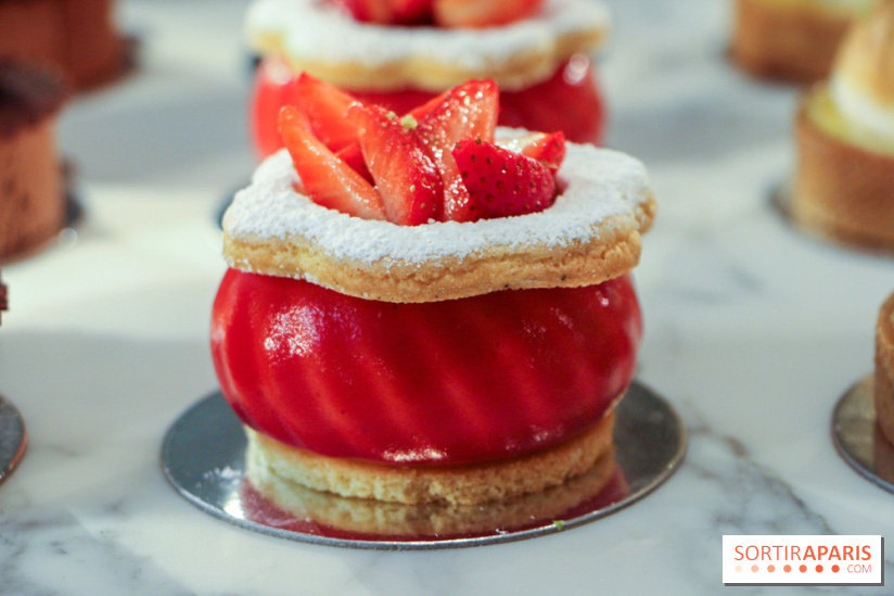 Butterfly Pâtisserie de Matthieu Carlin à l'Hôtel de Crillon - Charlotte aux Fraises et à la Fleur d'Oranger (2)