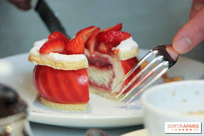 Butterfly Pâtisserie de Matthieu Carlin à l'Hôtel de Crillon - Charlotte aux Fraises et à la Fleur d'Oranger (3)