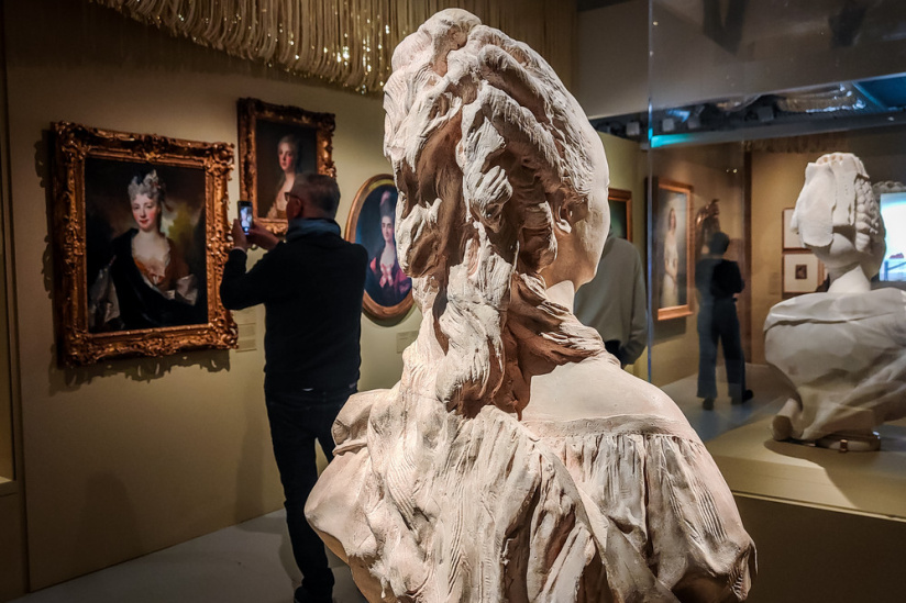 Des cheveux et des poils, l'exposition poilante du musée des Arts décoratifs - nos photos