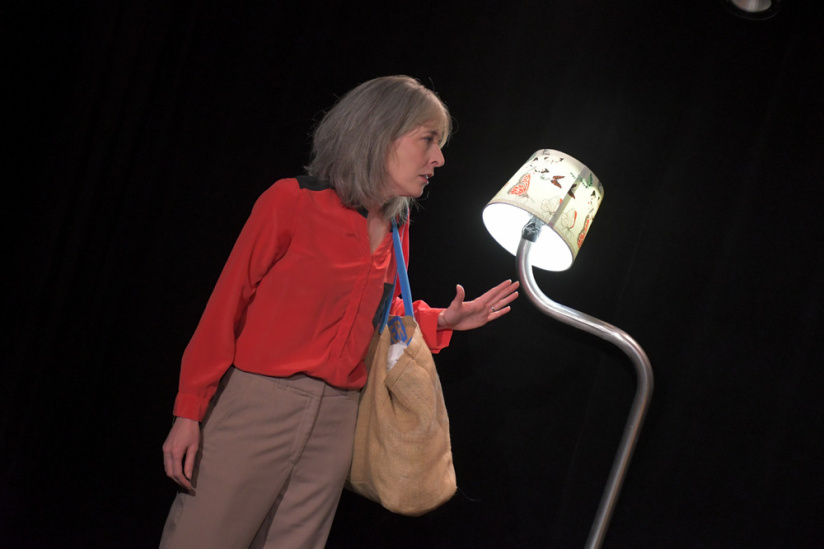 On ne couche pas aux enterrements : une pièce comique au Studio Hébertot 