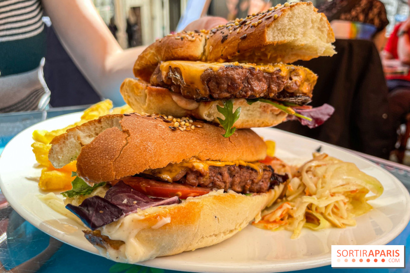 Tata Burger, le restaurant aux burgers en forme de zizi dans le Marais - 76D361AE C333 4A5D 985F 1395D2BBB3F1