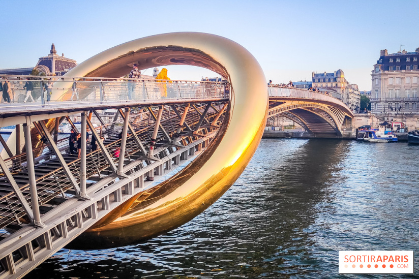 Nuit Blanche 2023 : une installation inoubliable sur la passerelle Léopold Sédar Senghor !
