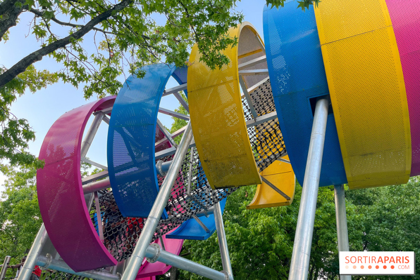 Le Jardin du Dragon, l'aire de jeux colorée au parc de la Villette