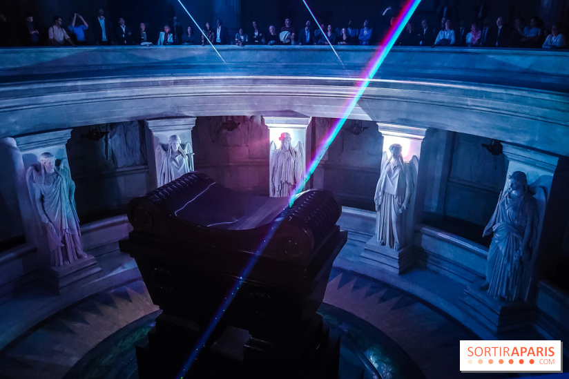 Aura, un spectacle son et lumières qui illumine le Dôme des Invalides - photos et vidéo