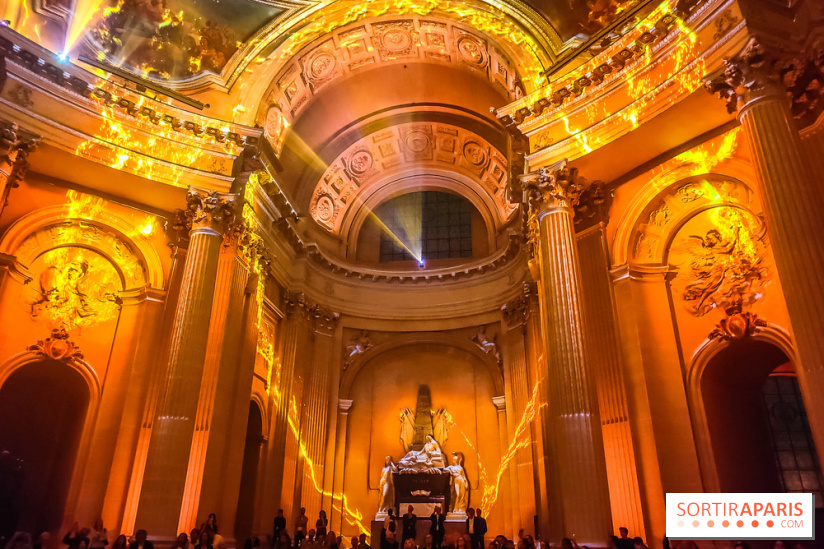 Aura, un spectacle son et lumières qui illumine le Dôme des Invalides - photos et vidéo