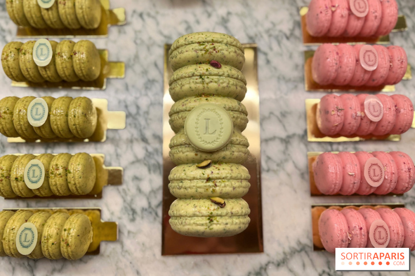 Ladurée - Bûches de Noël 2023 macarons
