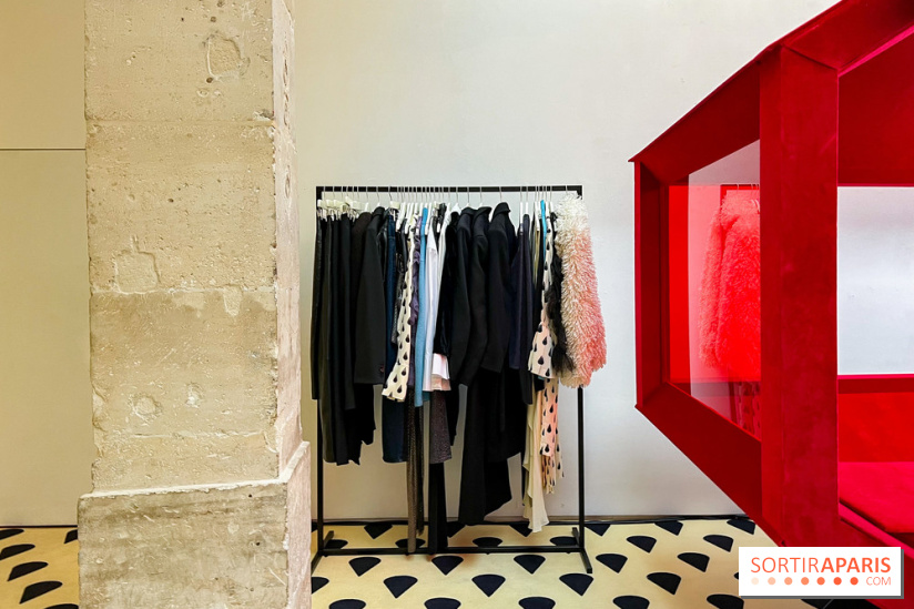 Le pop-up store évènement de H&M Studio dans une galerie d'art - Paris Fashion Week