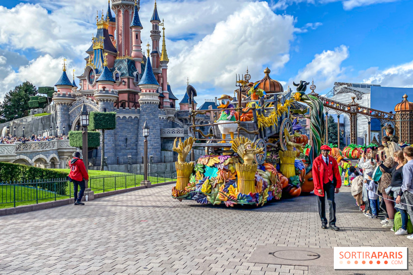 Halloween 2023 Disneyland Paris parade