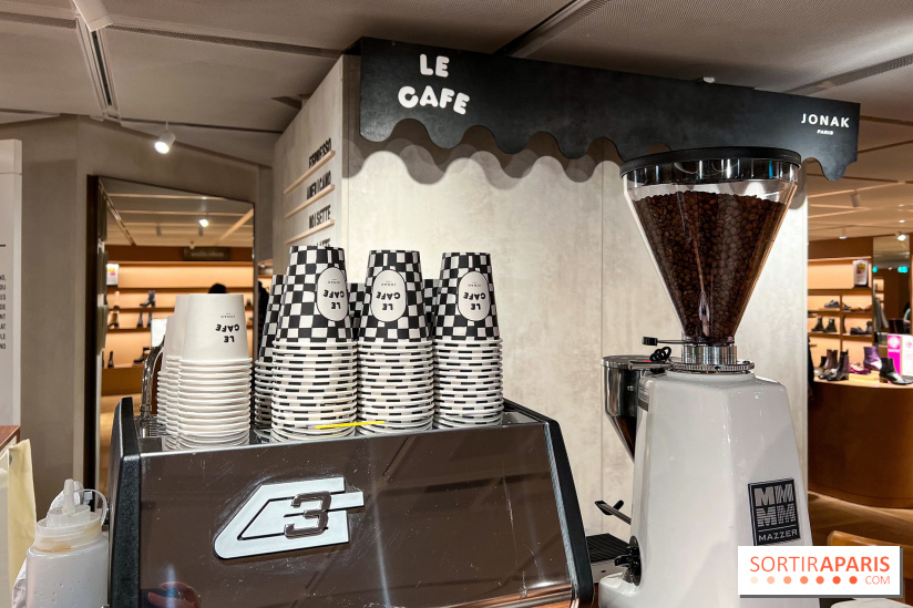Café Jonak et collections chaussures marrons - Galeries Lafayette Haussmann - image00021