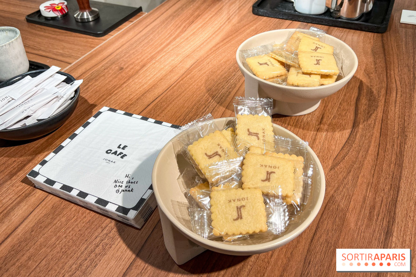 Café Jonak et collections chaussures marrons - Galeries Lafayette Haussmann - image00022