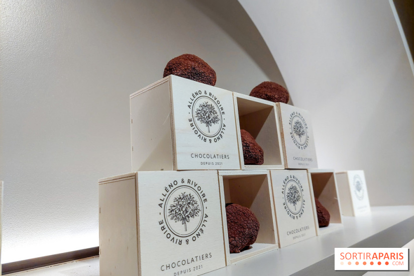 Bûche et chocolats de Noël 2023 signés Alléno & Rivoire - 20230922 100450