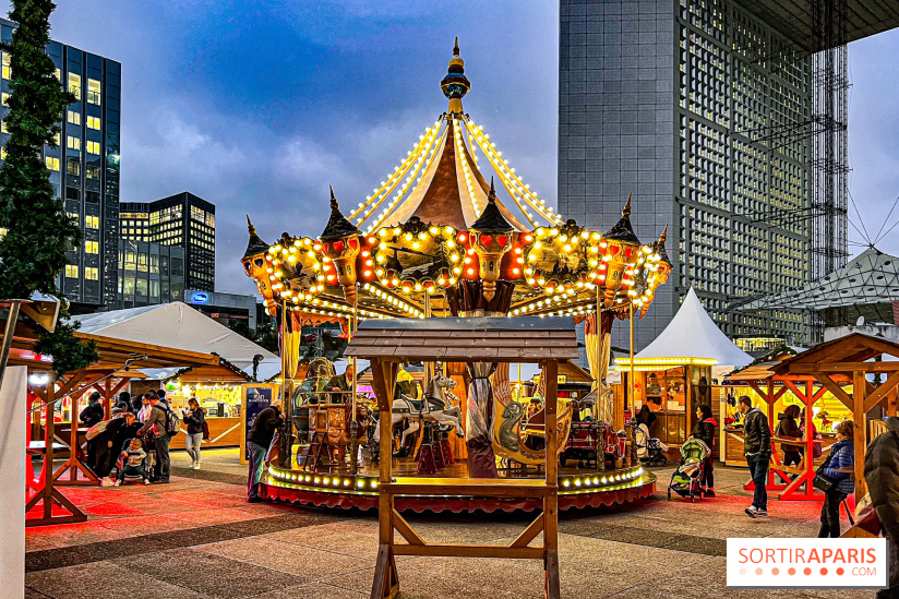 Le Marché de Noël 2023 de La Défense - Père Noël, spots photo illuminés, créateurs et stands gourmands - enfants - carrousel