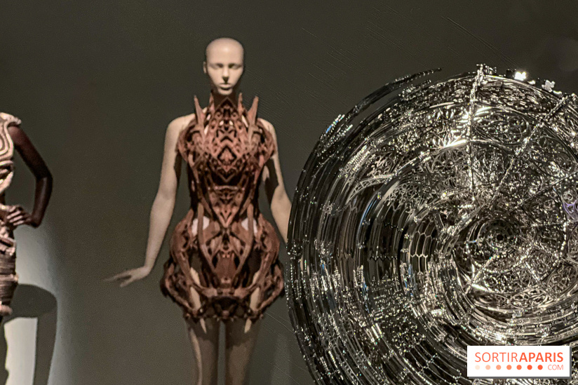 L’exposition retrospective de la créatrice de mode Iris Van Herpen au Musée des Arts Décoratifs
