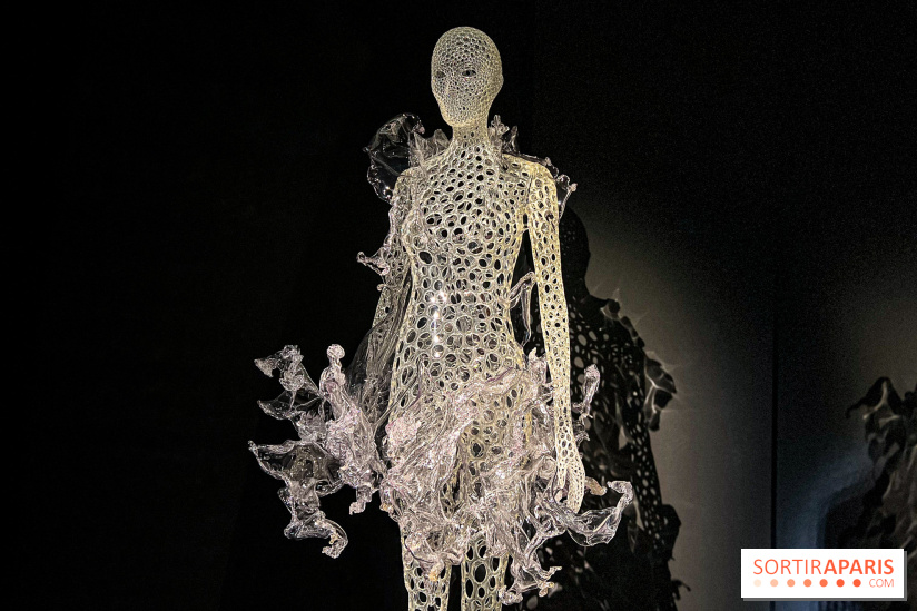 L’exposition retrospective de la créatrice de mode Iris Van Herpen au Musée des Arts Décoratifs