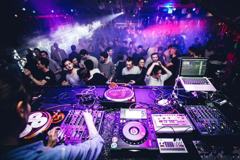 REVEILLON ROOFTOP OXYGEN PARIS FIREWORKS VIEW ARC DE TRIOMPHE