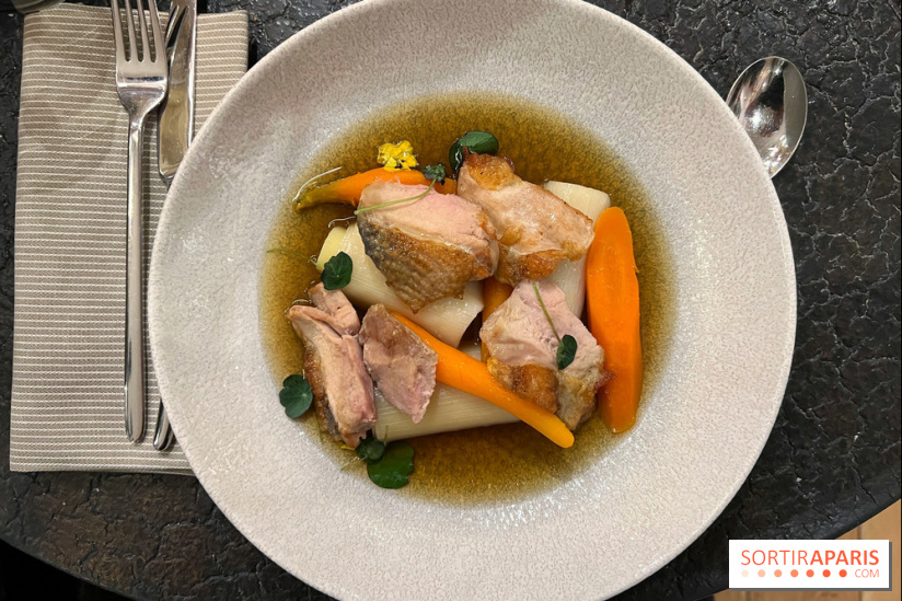 Ma Dame, le restaurant de l'hôtel Marignan Champs-Elysées - Pot-au-feu de pintade poireaux