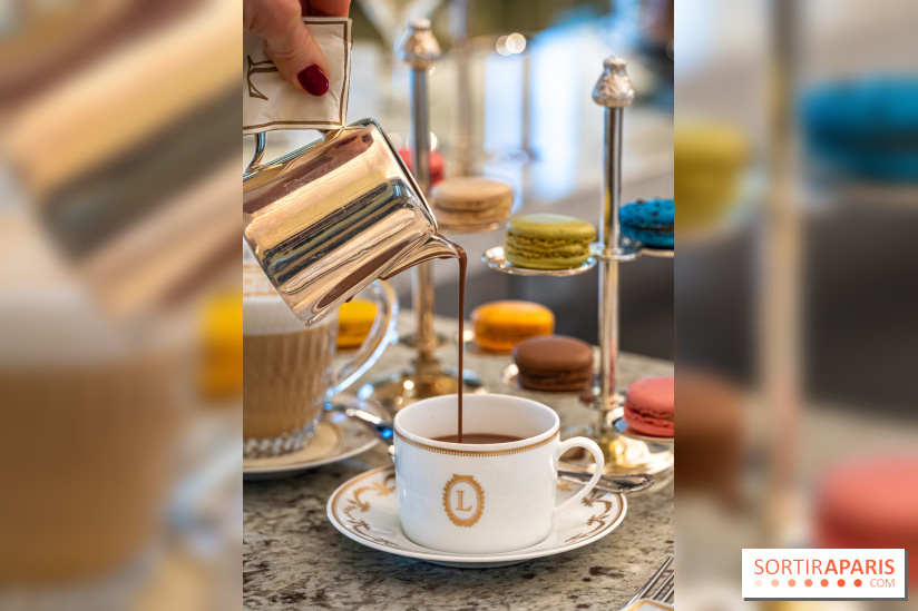Le tea time du Bar à desserts de Ladurée Champs-Elysées -  A7C2247