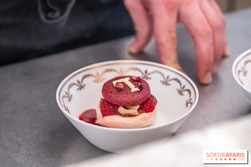 Le tea time du Bar à desserts de Ladurée Champs-Elysées -  A7C2251