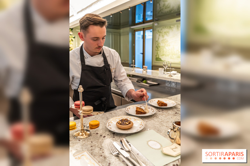 Le tea time du Bar à desserts de Ladurée Champs-Elysées -  A7C2272