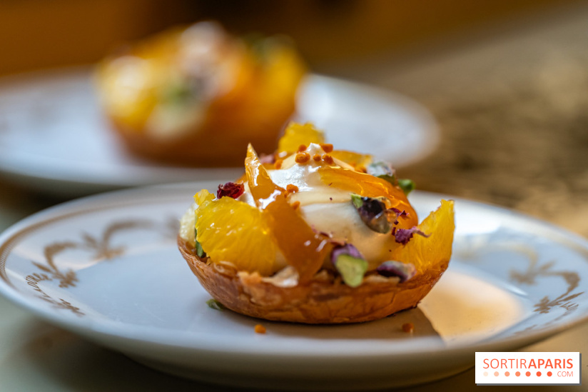 Le tea time du Bar à desserts de Ladurée Champs-Elysées -  A7C2301