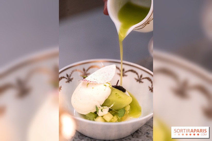 Le tea time du Bar à desserts de Ladurée Champs-Elysées -  A7C2318