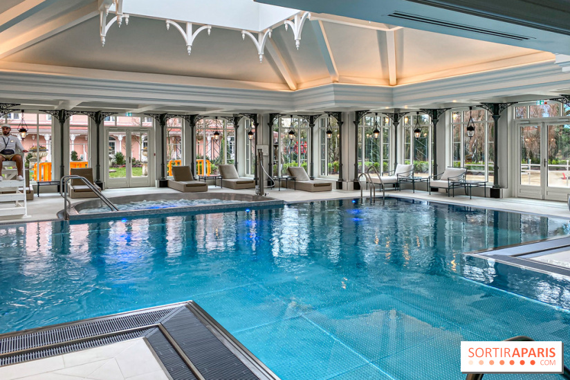 Disneyland Hotel à Disneyland Paris piscine