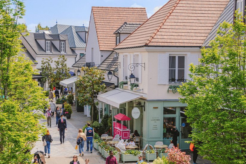 Amoureuses et amoureux de Shopping, des offres irresistibles vous attendent à la Vallée Village, près de Paris !