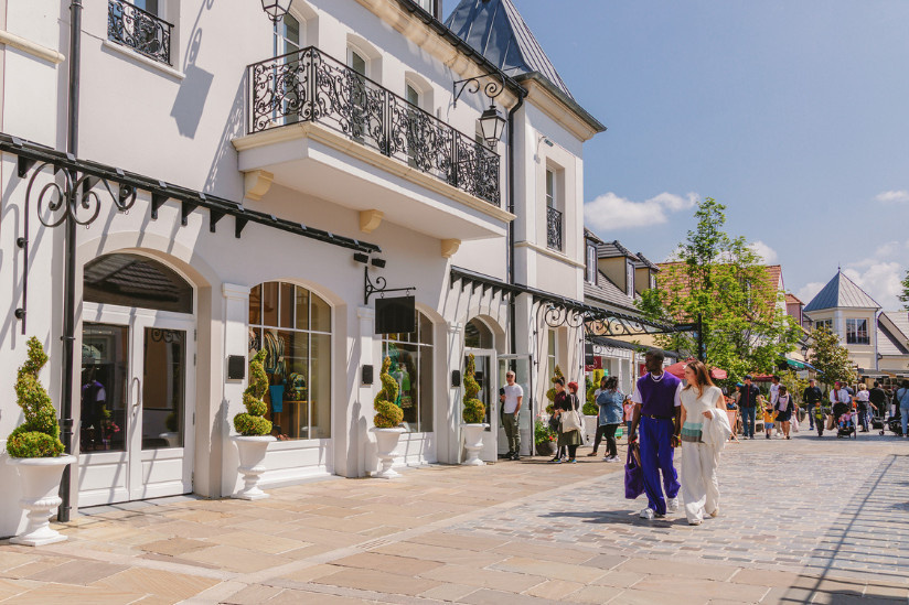 Amoureuses et amoureux de Shopping, des offres irresistibles vous attendent à la Vallée Village, près de Paris !