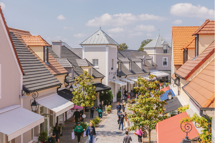 Amoureuses et amoureux de Shopping, des offres irresistibles vous attendent à la Vallée Village, près de Paris !