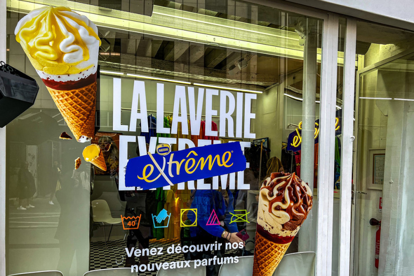 Bar à glaces éphémère et gratuit dans une laverie à Paris