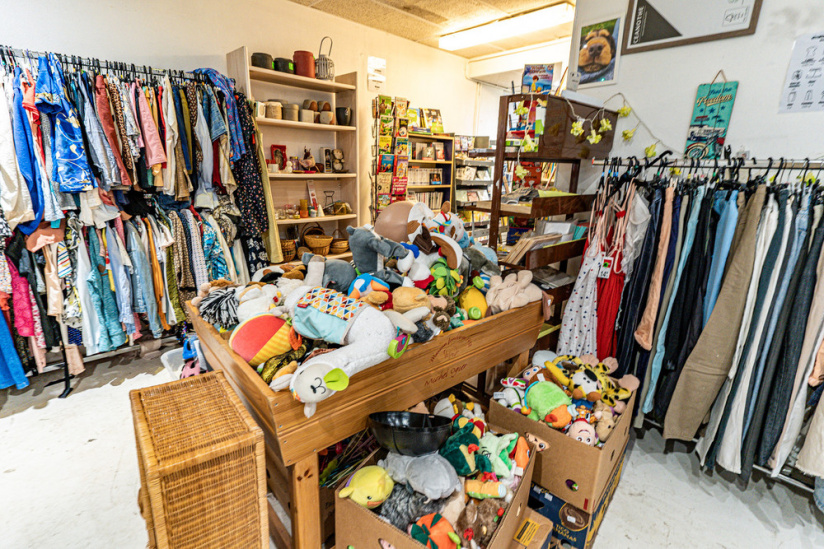 La Braderie solidaire ADM, les boutiques à Guyancourt - les photos