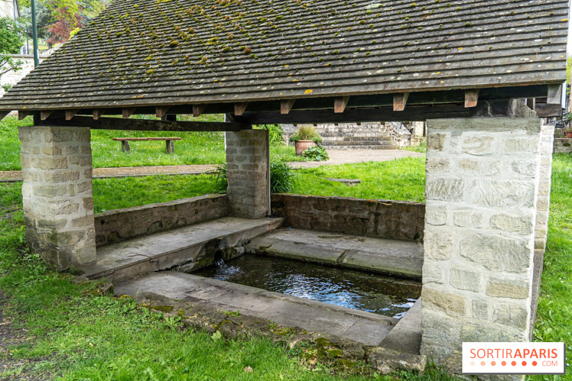 Village de Medan dans les Yvelines -  lavoir de la mairie