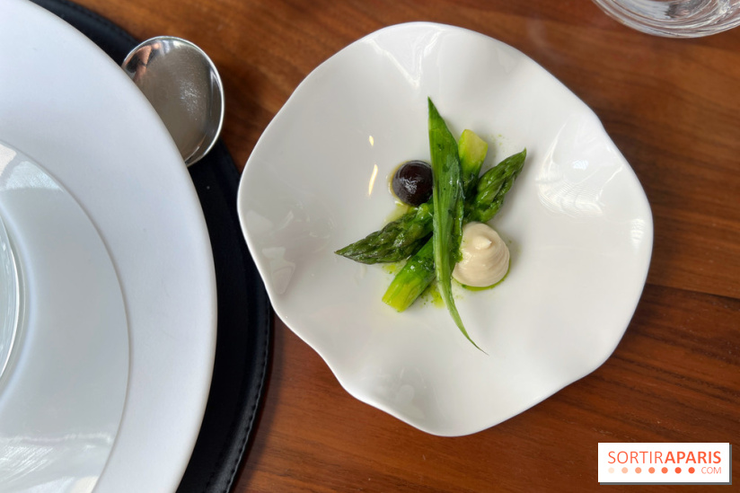 Auguste - Asperges vertes, ail noir