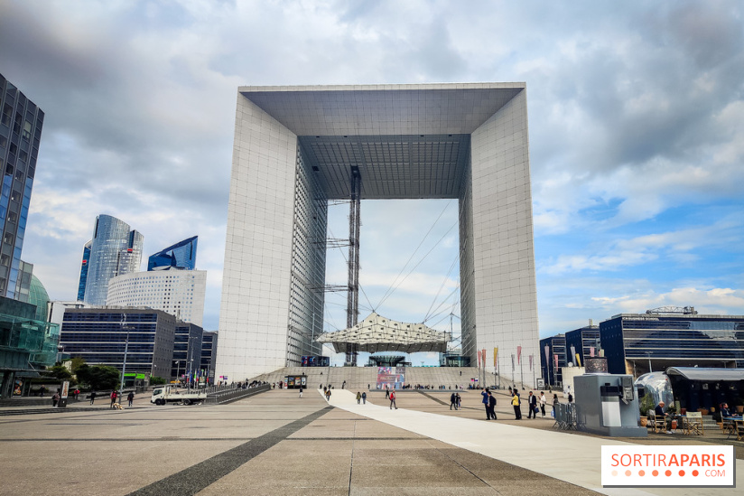 La Tête dans les Nuages - la Défense