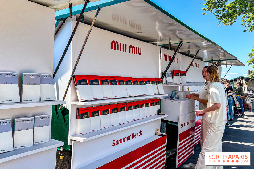 Miu-Miu distribue des livres et des glaces gratuites sur les quais parisiens !