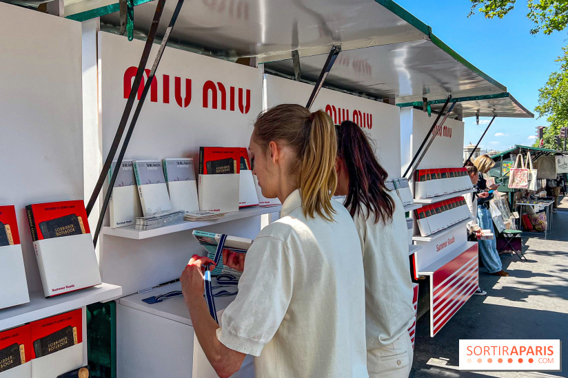 Miu-Miu distribue des livres et des glaces gratuites sur les quais parisiens !