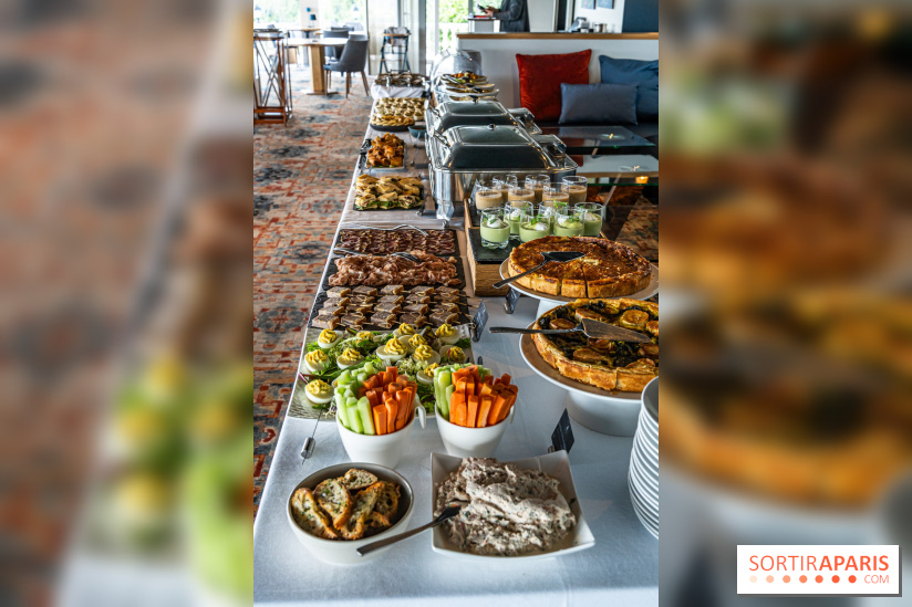 Le Brunch à volonté du belvédère au Domaine de la Corniche dans les Yvelines - photos -  buffet