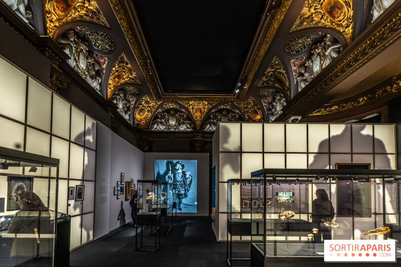 Exposition 'Bijoux de Scène de la Comédie Française' à l'hôtel historique de Mercy-Argenteau qui se dévoile