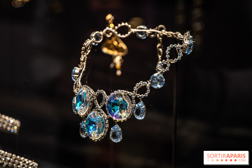 Exposition 'Bijoux de Scène de la Comédie Française' à l'hôtel historique de Mercy-Argenteau qui se dévoile