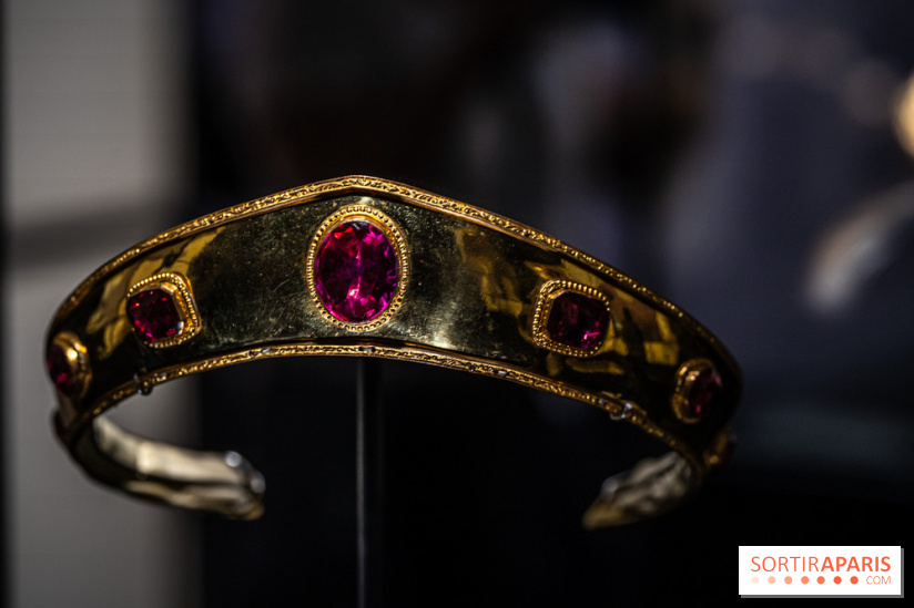 Exposition 'Bijoux de Scène de la Comédie Française' à l'hôtel historique de Mercy-Argenteau qui se dévoile