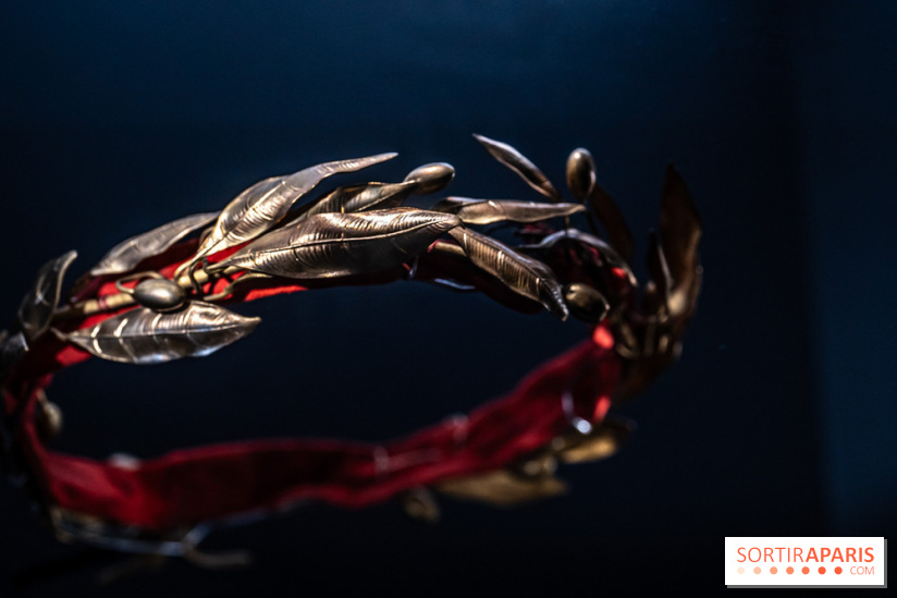 Exposition 'Bijoux de Scène de la Comédie Française' à l'hôtel historique de Mercy-Argenteau qui se dévoile