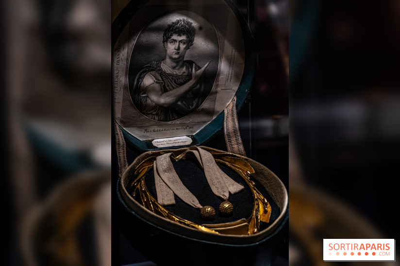 Exposition 'Bijoux de Scène de la Comédie Française' à l'hôtel historique de Mercy-Argenteau qui se dévoile