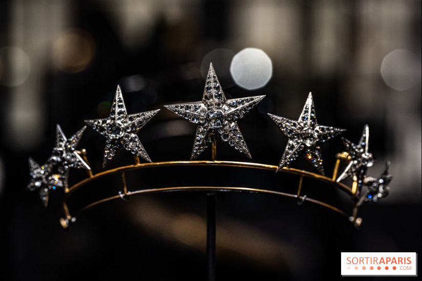 Exposition 'Bijoux de Scène de la Comédie Française' à l'hôtel historique de Mercy-Argenteau qui se dévoile