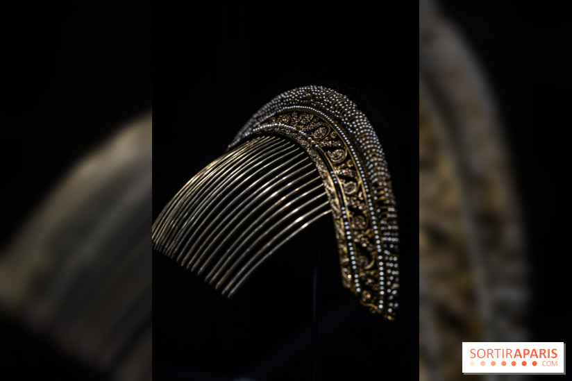 Exposition 'Bijoux de Scène de la Comédie Française' à l'hôtel historique de Mercy-Argenteau qui se dévoile